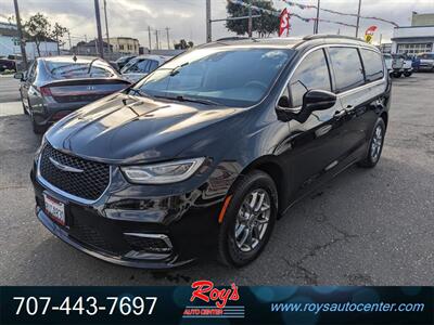 2021 Chrysler Pacifica Touring   - Photo 3 - Eureka, CA 95501