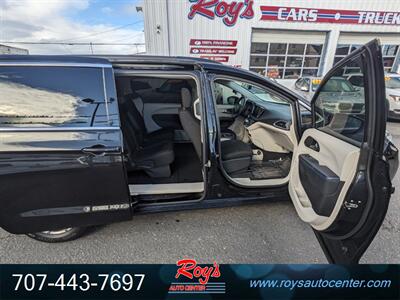 2021 Chrysler Pacifica Touring   - Photo 12 - Eureka, CA 95501