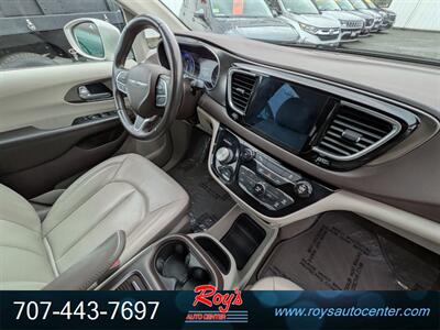 2017 Chrysler Pacifica Touring-L Plus   - Photo 11 - Eureka, CA 95501