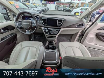 2017 Chrysler Pacifica Touring-L Plus   - Photo 16 - Eureka, CA 95501