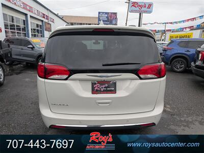 2017 Chrysler Pacifica Touring-L Plus   - Photo 7 - Eureka, CA 95501