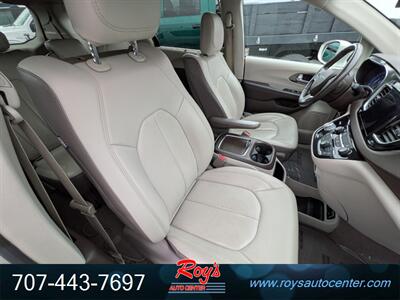2017 Chrysler Pacifica Touring-L Plus   - Photo 10 - Eureka, CA 95501
