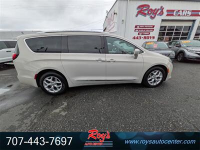 2017 Chrysler Pacifica Touring-L Plus   - Photo 2 - Eureka, CA 95501