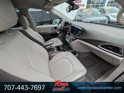 2017 Chrysler Pacifica Touring-L Plus   - Photo 9 - Eureka, CA 95501
