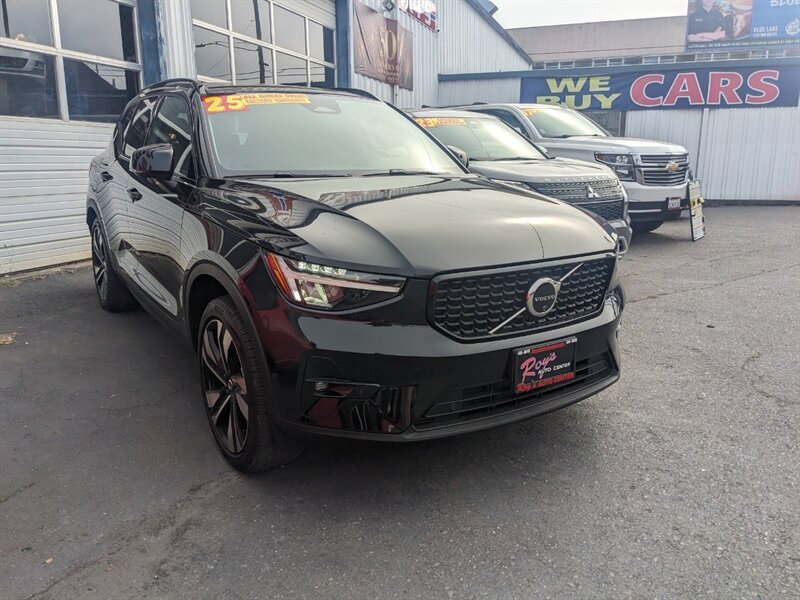 2025 Volvo XC40 B5 Plus Dark Theme  AWD