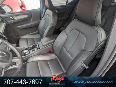 2025 Volvo XC40 B5 Plus Dark Theme  AWD - Photo 5 - Eureka, CA 95501