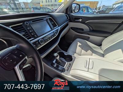 2017 Toyota Highlander Hybrid Limited  AWD - Photo 23 - Eureka, CA 95501