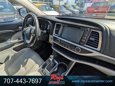 2017 Toyota Highlander Hybrid Limited  AWD - Photo 12 - Eureka, CA 95501