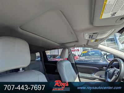 2017 Toyota Highlander Hybrid Limited  AWD - Photo 13 - Eureka, CA 95501