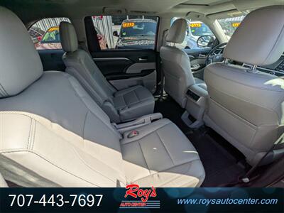 2017 Toyota Highlander Hybrid Limited  AWD - Photo 14 - Eureka, CA 95501