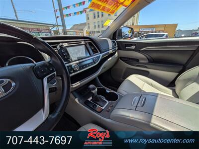2017 Toyota Highlander Hybrid Limited  AWD - Photo 19 - Eureka, CA 95501