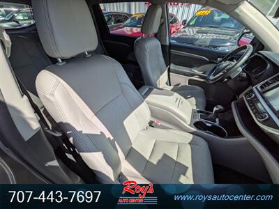 2017 Toyota Highlander Hybrid Limited  AWD - Photo 11 - Eureka, CA 95501