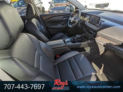 2022 Nissan Rogue SV   - Photo 9 - Eureka, CA 95501