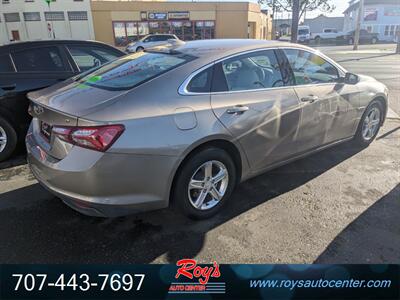 2022 Chevrolet Malibu LT   - Photo 2 - Eureka, CA 95501