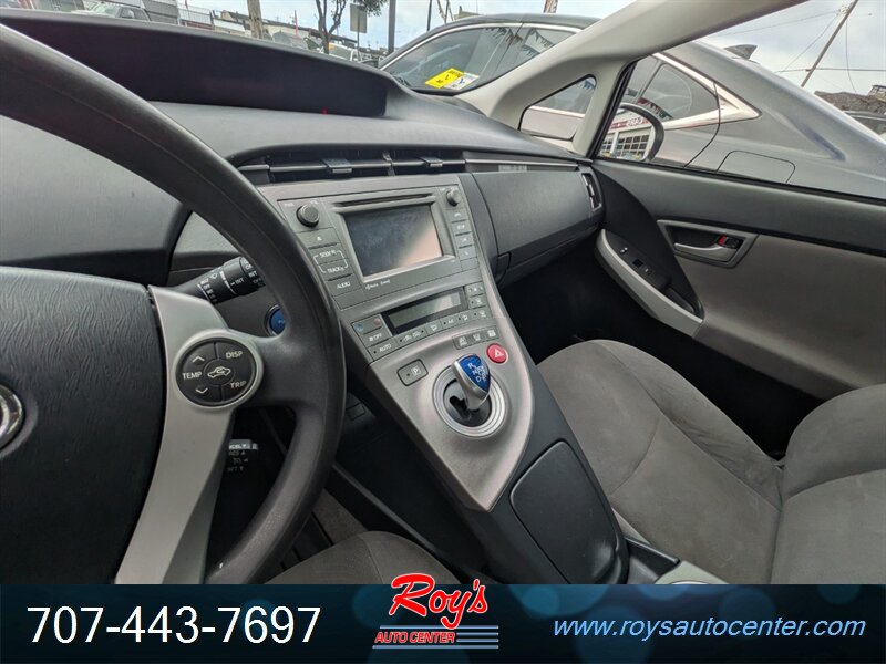 2013 Toyota Prius Three - Photo 6 - Eureka, CA 95501