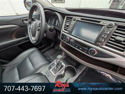 2019 Toyota Highlander XLE  AWD - Photo 14 - Eureka, CA 95501