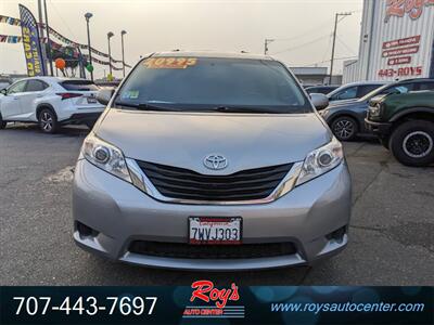 2017 Toyota Sienna LE  7-Passenger - Photo 6 - Eureka, CA 95501