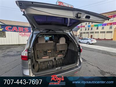 2017 Toyota Sienna LE  7-Passenger - Photo 9 - Eureka, CA 95501