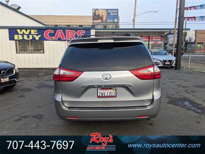 2017 Toyota Sienna LE  7-Passenger - Photo 8 - Eureka, CA 95501