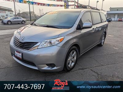 2017 Toyota Sienna LE  7-Passenger - Photo 3 - Eureka, CA 95501