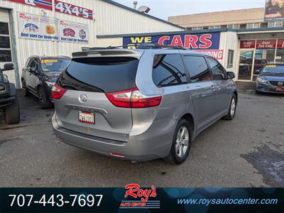 2017 Toyota Sienna LE  7-Passenger - Photo 10 - Eureka, CA 95501