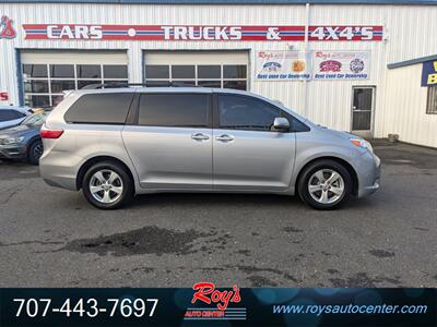 2017 Toyota Sienna LE  7-Passenger - Photo 2 - Eureka, CA 95501