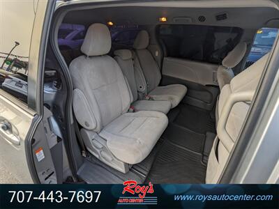 2017 Toyota Sienna LE  7-Passenger - Photo 14 - Eureka, CA 95501