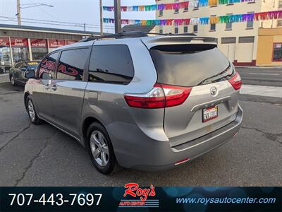 2017 Toyota Sienna LE  7-Passenger - Photo 7 - Eureka, CA 95501