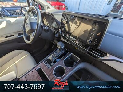 2022 Toyota Sienna XLE  AWD - Photo 12 - Eureka, CA 95501
