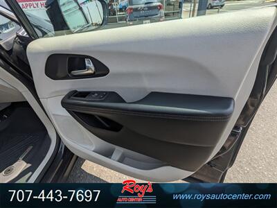 2020 Chrysler Pacifica Limited   - Photo 15 - Eureka, CA 95501