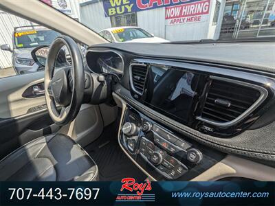 2020 Chrysler Pacifica Limited   - Photo 12 - Eureka, CA 95501