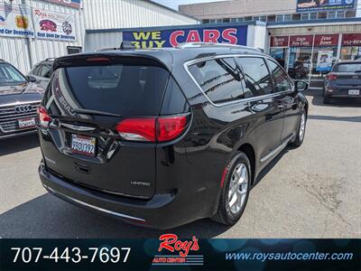 2020 Chrysler Pacifica Limited   - Photo 9 - Eureka, CA 95501