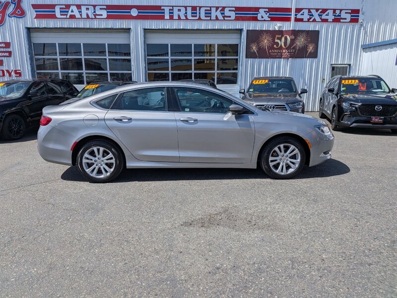 2016 Chrysler 200 Series Limited  