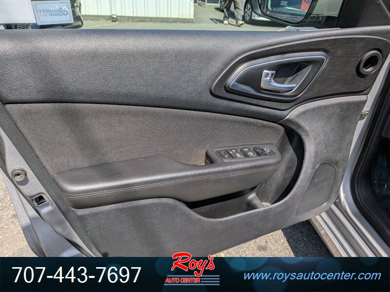 2016 Chrysler 200 Series Limited - Photo 20 - Eureka, CA 95501