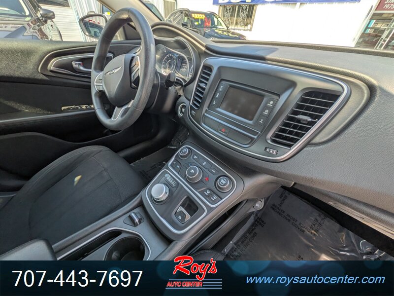 2016 Chrysler 200 Series Limited - Photo 11 - Eureka, CA 95501