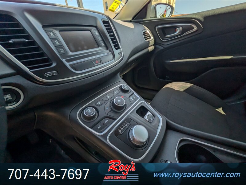 2016 Chrysler 200 Series Limited - Photo 17 - Eureka, CA 95501