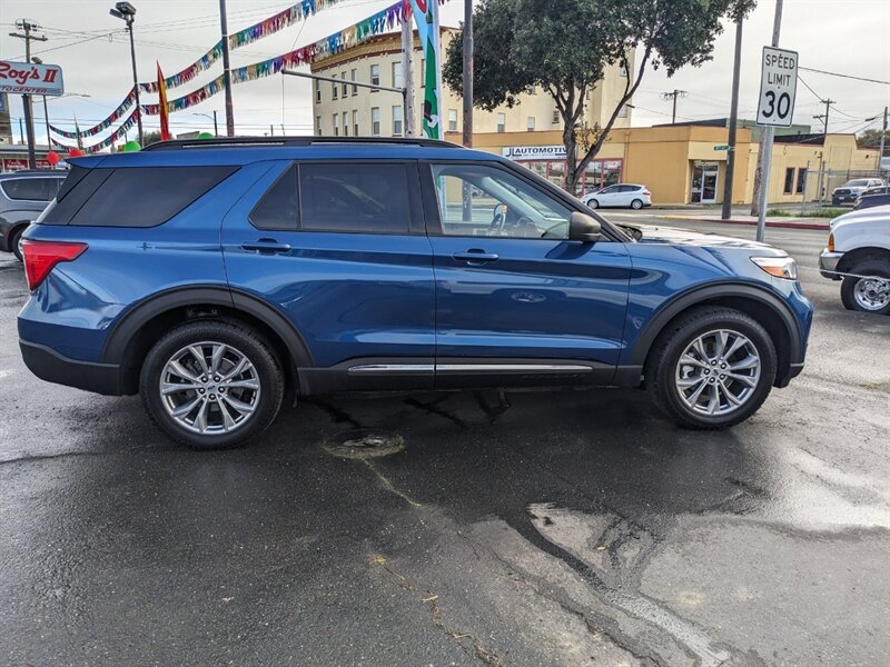 2022 Ford Explorer XLT  AWD