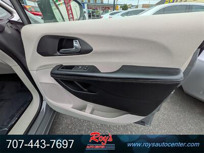 2022 Chrysler Pacifica Touring L - Photo 14 - Eureka, CA 95501