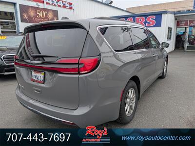 2022 Chrysler Pacifica Touring L - Photo 3 - Eureka, CA 95501