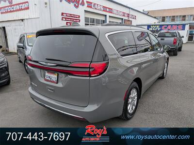 2022 Chrysler Pacifica Touring L - Photo 8 - Eureka, CA 95501