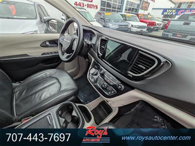 2022 Chrysler Pacifica Touring L - Photo 12 - Eureka, CA 95501