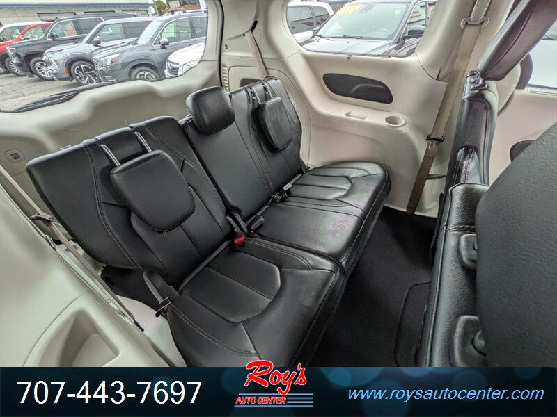 2022 Chrysler Pacifica Touring L - Photo 17 - Eureka, CA 95501
