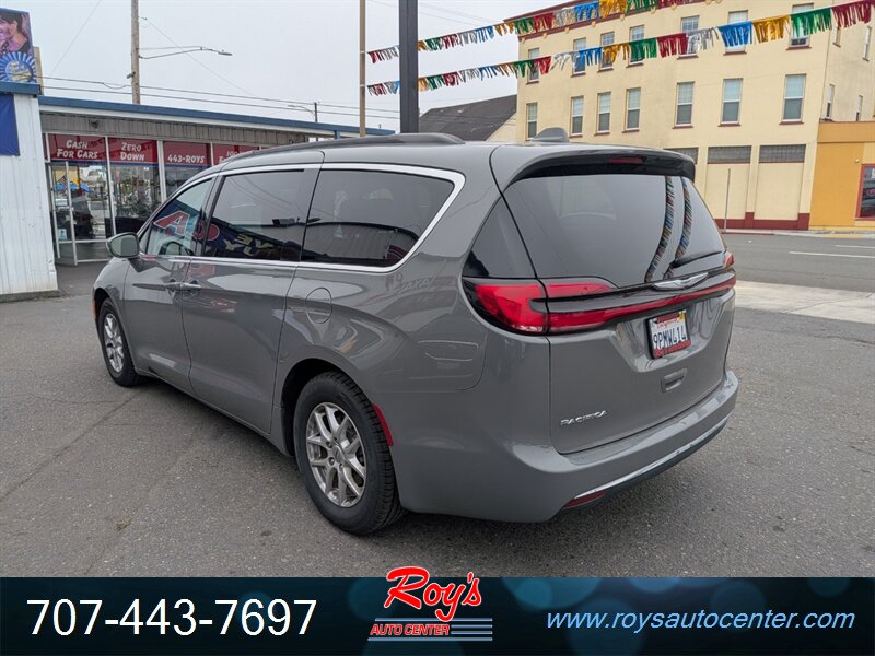 2022 Chrysler Pacifica Touring L - Photo 2 - Eureka, CA 95501