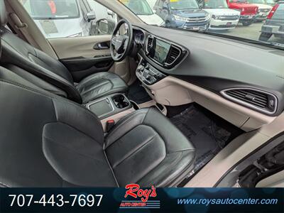 2022 Chrysler Pacifica Touring L - Photo 11 - Eureka, CA 95501
