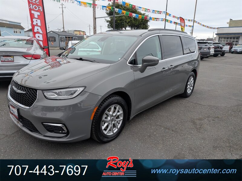 2022 Chrysler Pacifica Touring L - Photo 3 - Eureka, CA 95501