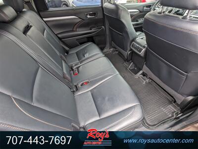 2018 Toyota Highlander Hybrid XLE  AWD - Photo 14 - Eureka, CA 95501