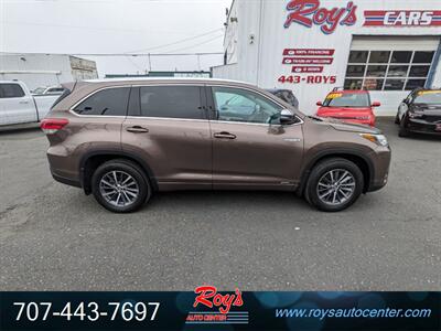 2018 Toyota Highlander Hybrid XLE  AWD - Photo 2 - Eureka, CA 95501