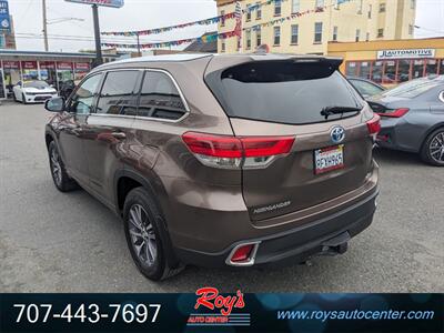 2018 Toyota Highlander Hybrid XLE  AWD - Photo 6 - Eureka, CA 95501