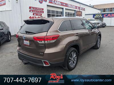2018 Toyota Highlander Hybrid XLE  AWD - Photo 8 - Eureka, CA 95501