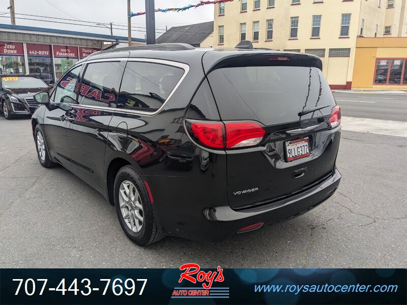 2021 Chrysler Voyager LXi photo 5